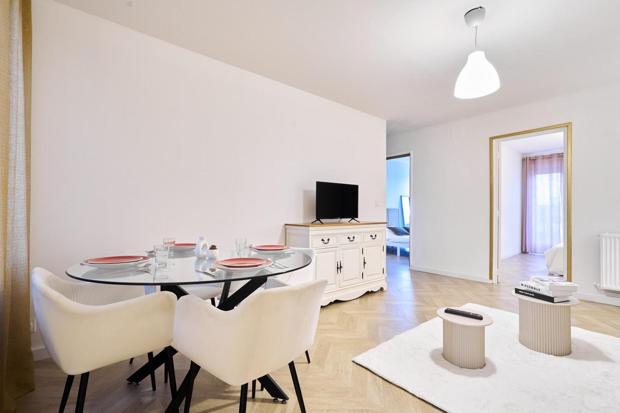 Apartment Magnifique Dans Le Centre-ville De Reims, Proche De La Gare Et Des Commodites *